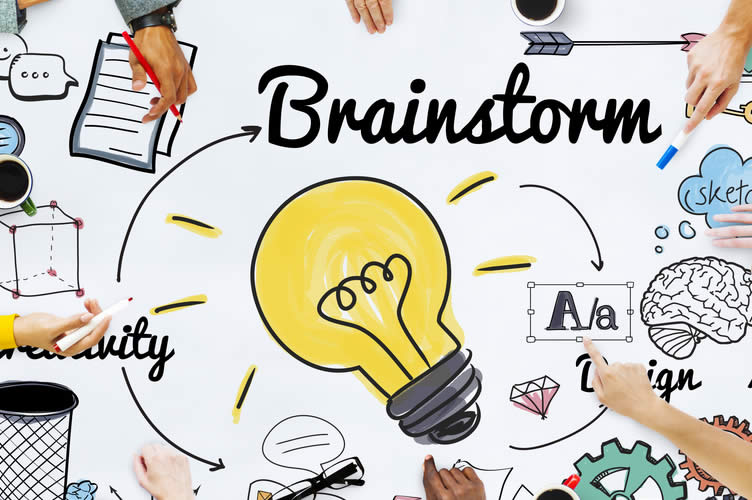A palavra brainstorm ao centro, com várias mãos ao redor desenhando suas ideias. 